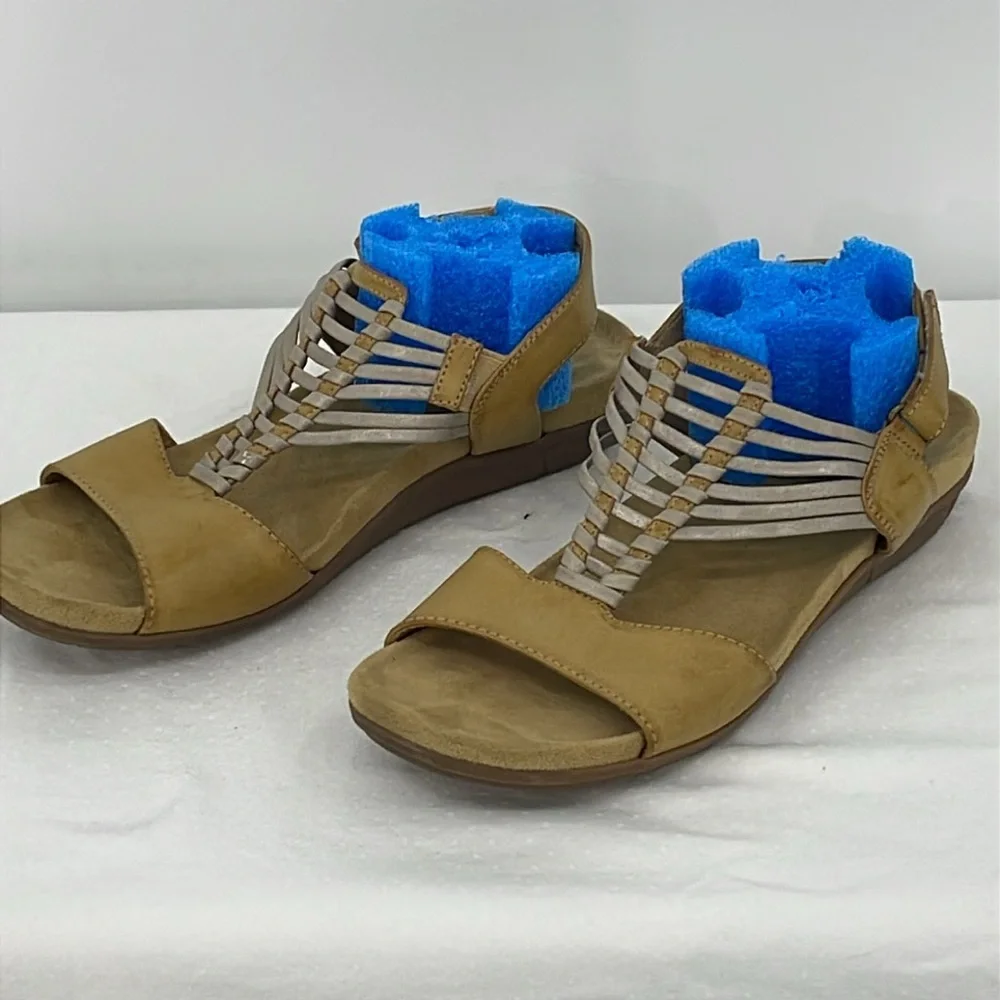 BARETRAPS JAYCE SIZE 10 WOMENS Tan Sandals